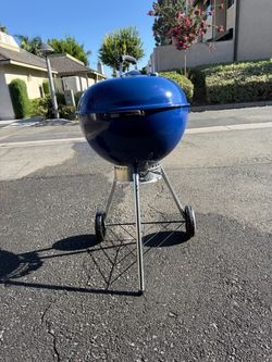 Weber Master-Touch 22” Charcoal Grill – Deep Ocean Blue