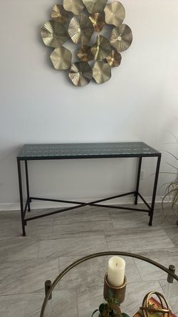 Nice entry table