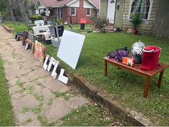 garage sale hurry up get the low on cool useful stuff!