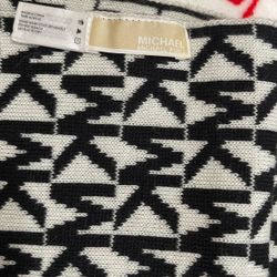 Michael Kors Scarf Small Stain : Gloves Néw / All Together For The Price