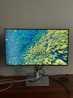 Dell UltraSharp 27" 1440p Monitor (U2722D)