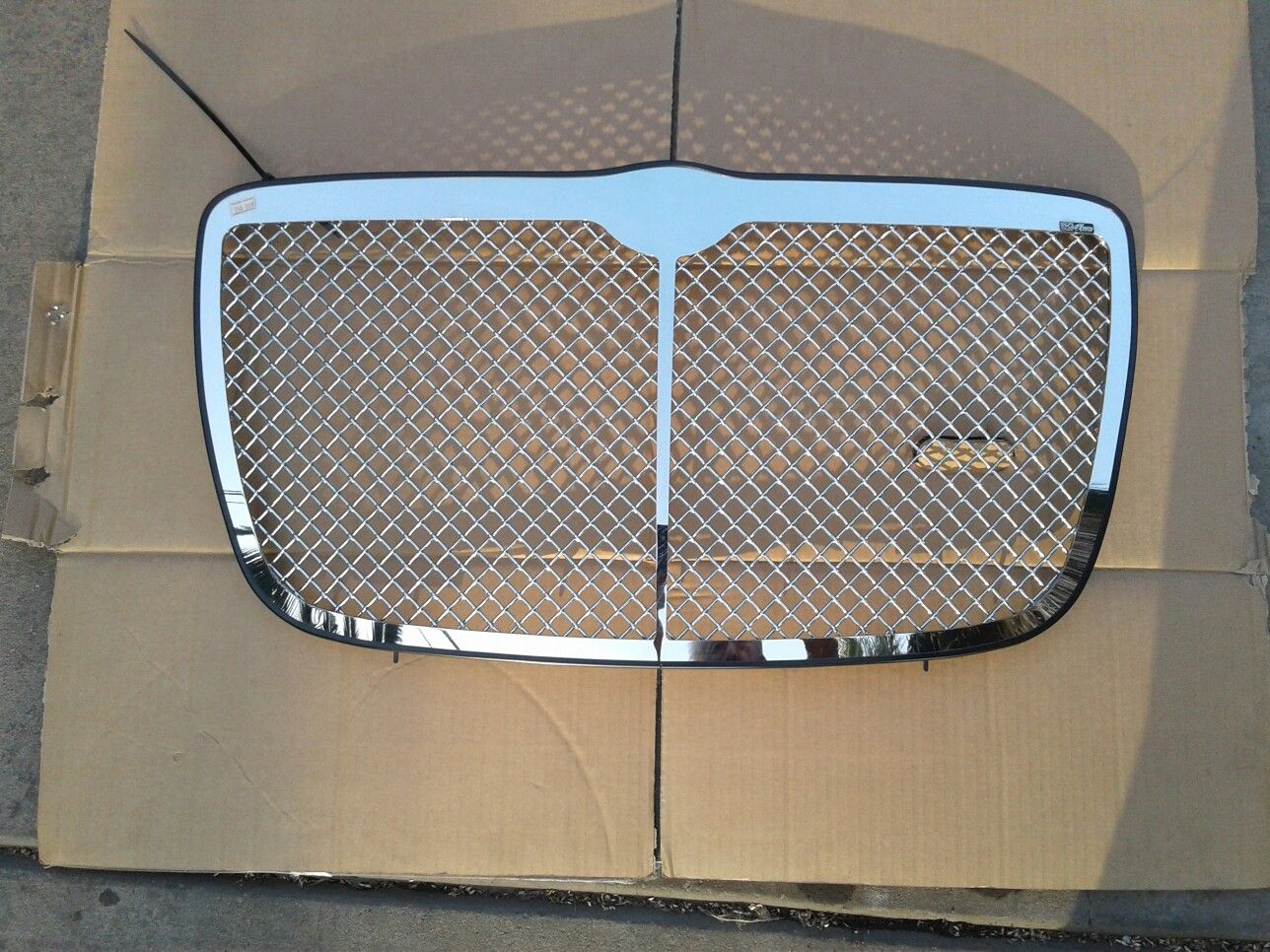 Chrysler 300C Bentley Grill