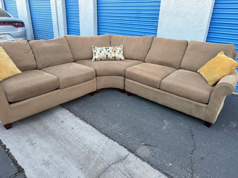 Comfortable Sectional Couch 🛋 Very Nice 🛋 