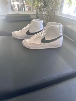 Women’s athletic shoes, size 7