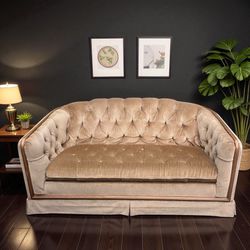 Vintage Windsor Tufted Couch