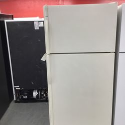 Kenmore 19 Cu Ft Top And Bottom Fridge. 1 year Warranty 