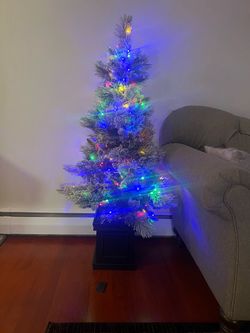 Fake Christmas tree with Black planter,Light's , remote included for (indoor)