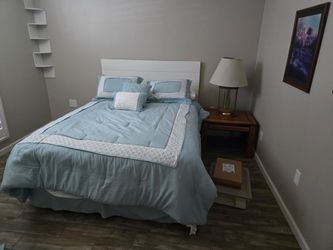 Queen size bed & mattress