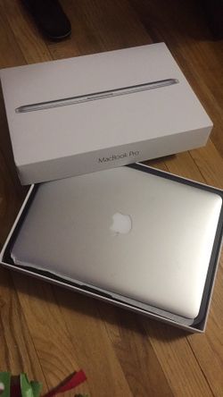 Student + Apple MacBook Pro 13” laptop core i5 SSD + extras