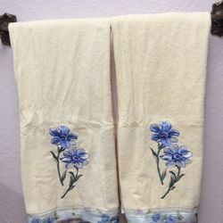 Vintage Decorative Yellow Embroidered Bath Towels By Avanti.  Measures 48x27.  Set Of Two Towels.