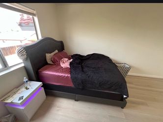 Set queen frame and mattress