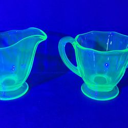 Beautiful Vintage Set Of Fostoria Uranium Glass Sugar & Creamer 