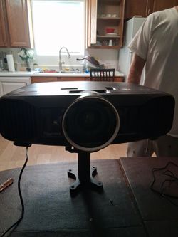 Epson Pro Cinema 6020UB 3LCD Projector with Mount