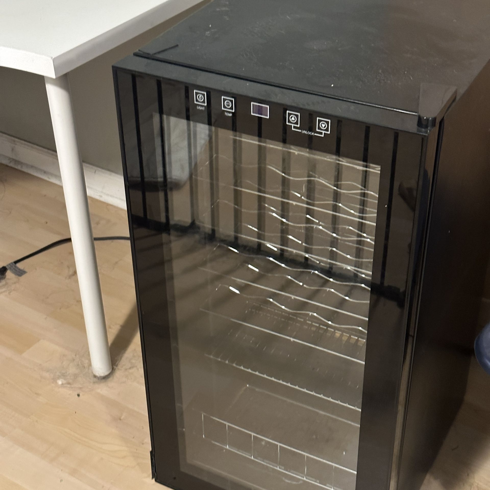 Vino Temp Wine Fridge for Sale in Federal Way, WA OfferUp