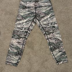 Lululemon women’s size 12 like new leggings