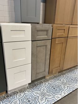Cabinets diferent color 12”