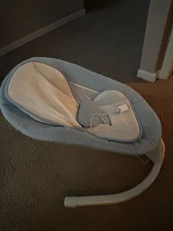 Electric baby swing rocker with remote like new