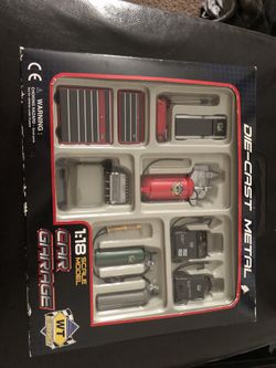 Die-Cast 1:18 Scale Car Garage 