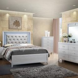 Queen LED Lights Bed Dresser/mirror Nightstand $1600 Chess Avail Extra 