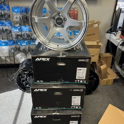 ESR APX6 18x9.5 Offset +35 Bolt Pattern 5x100 Silver