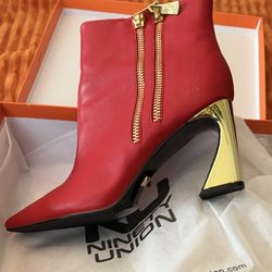 Fabulous Fancy Red Boots w/gold heels sz11