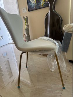 Totally new 4 pieces of dinning chairs