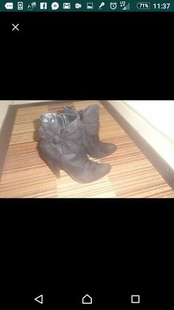 Forever 21 black demi boot 7/2