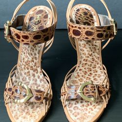 Sergio Zelcer is a luxury fashion brand known for its handcrafted, high-quality shoes, made in the south of Brazil. The brand is known for using fine 