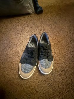 Boys Cat and Jack shoes size 11