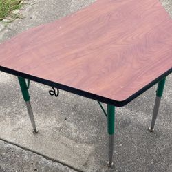 Desks/tables