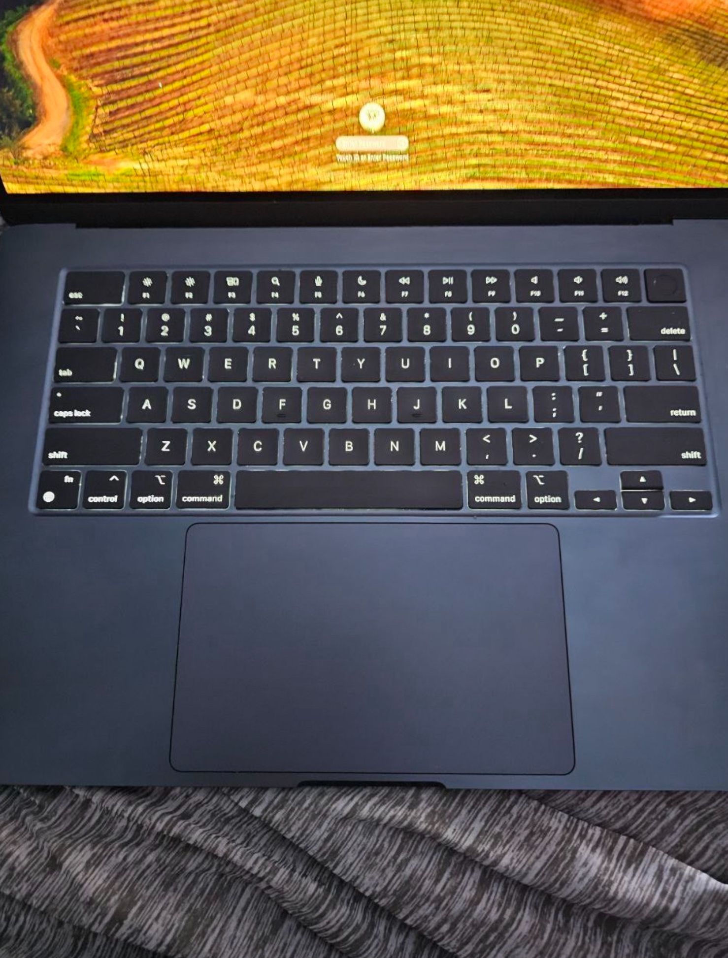 Apple MacBook Air 15 Inch, M2 Chip, 256GB, 8 Gb Ram! Only Used Couple Time. Battery Health 100%