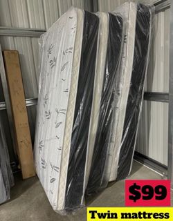 Twin size pillow top mattress