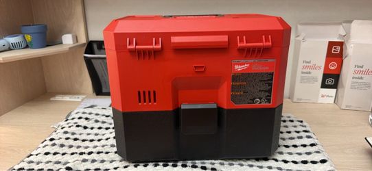Milwaukee M12 Wet/Dry Vacuum