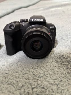 Canon EOS R10 Mirrorless Camera with Lens