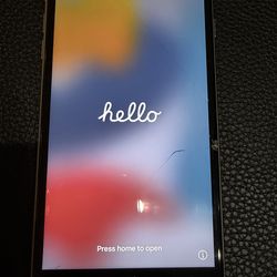Apple iPhone 5 – 64GB (cracked screen) $20.00