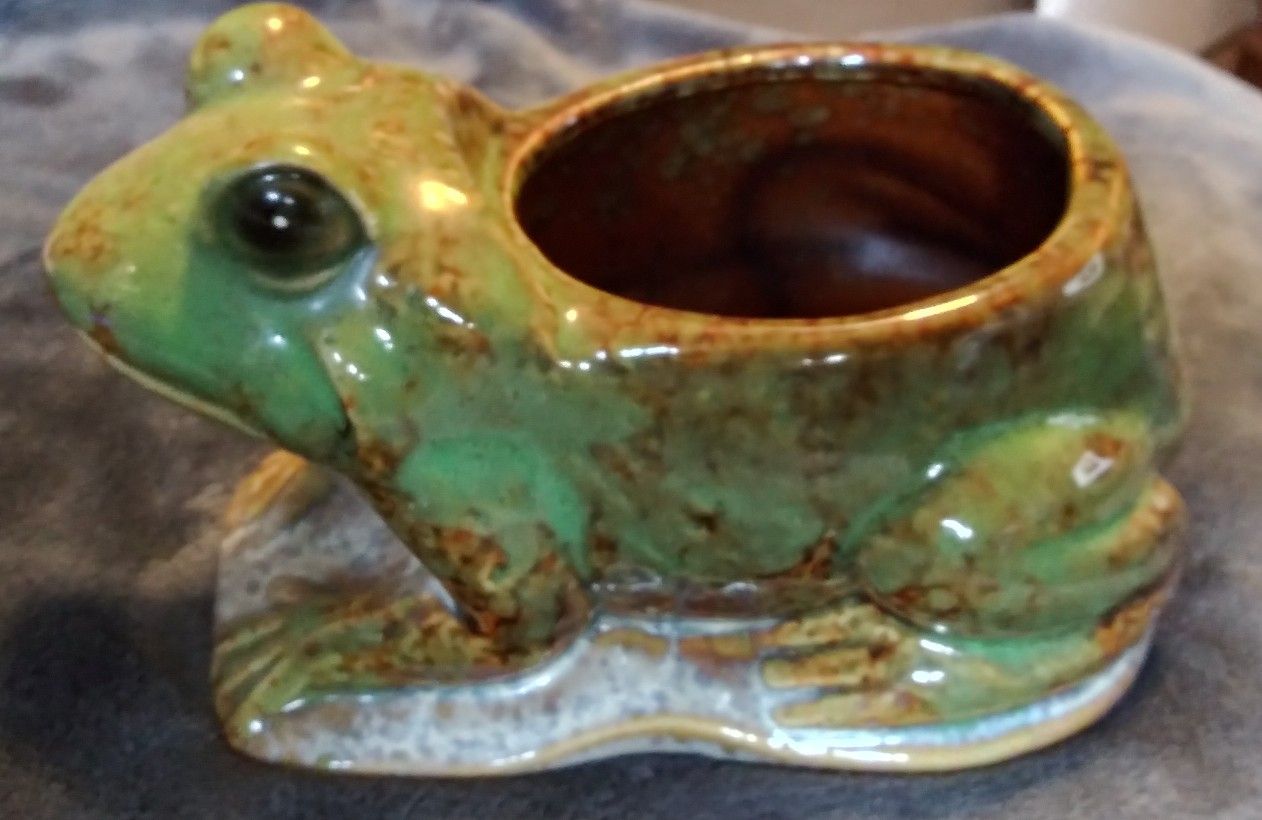 Beautiful Ceramic"Frog" Flower Pot