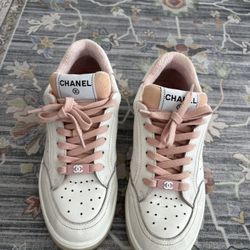 Chanel Sneakers Authentic 22P White Leather Pink CC Sneakers US 8.5 