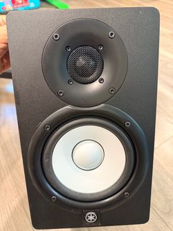 Yamaha HS5 Powered Studio Monitor (Black, Single)