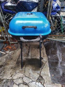 Portable fold up barbecue grill