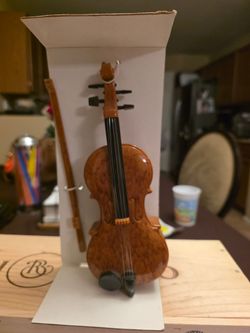 Mini violin