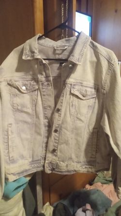 Universal Thread Women's Jean Jacket With Tag