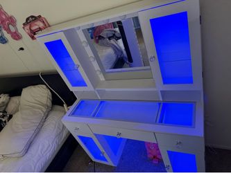 Vanity ( led lights) color white