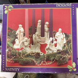 4 PIECE NATIVITY WREATH / BISQUE PORCELAIN PLUS 4 RED CANDLES AND 1 ADVENT CANDLE SET