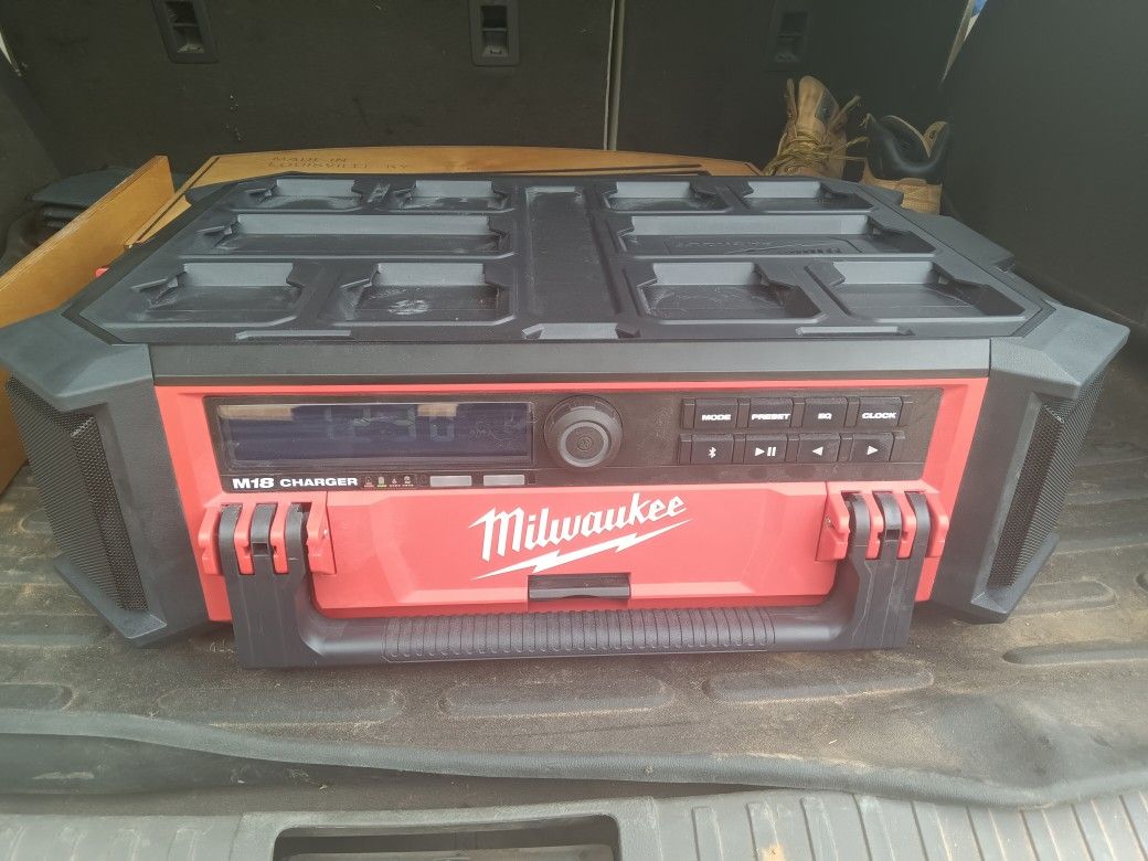 Milwaukee M18 Radio Packout