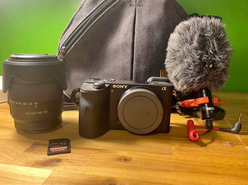 Sony mirrorless camera Bundle