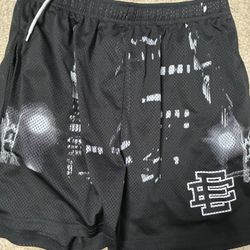 Medium Eric Emmanuel Shorts 10$ 