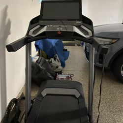 Proform 9000 Interactive Treadmill! Loaded Features