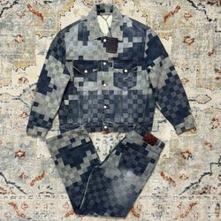LV Men’s size L/XL 