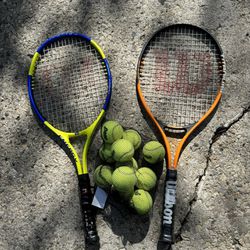 Tennis Racket with balls