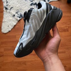 Yeezy Boost 700 MNVN Blue Tint Size 5
